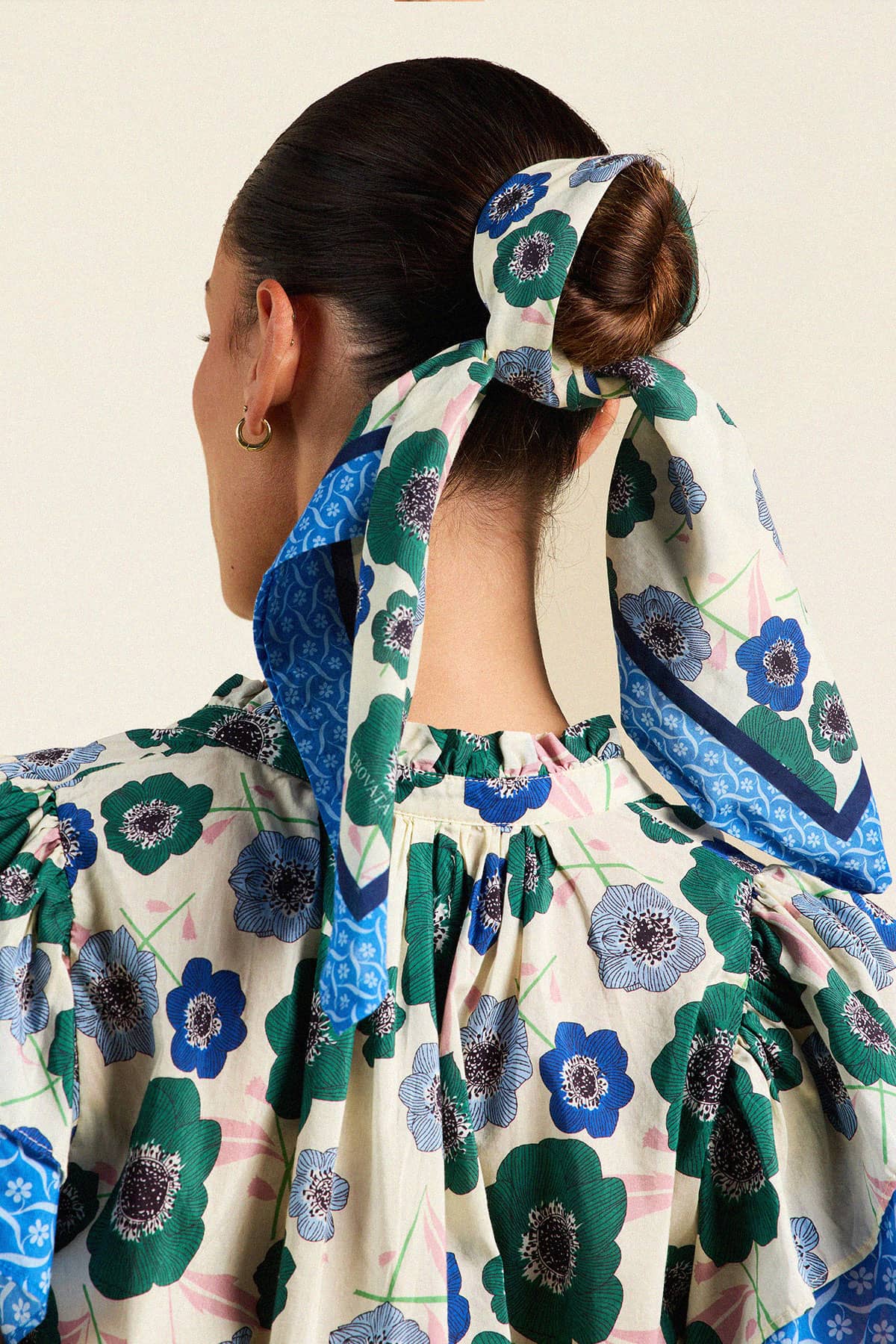 Charlotte Scarf Green House Bloom Border