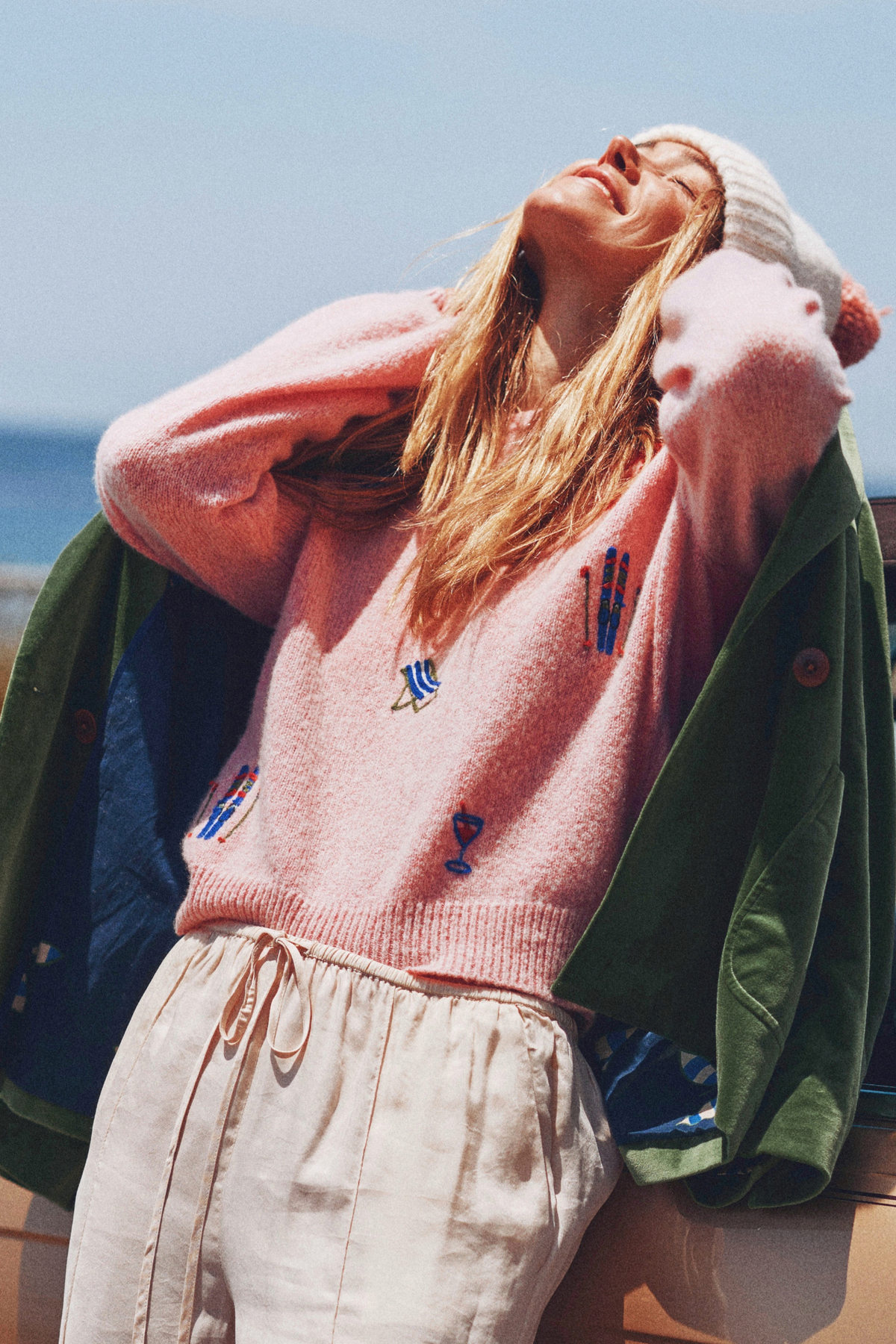 Trovata Ryann sweater in Pink, merino-cashmere blend — view 2