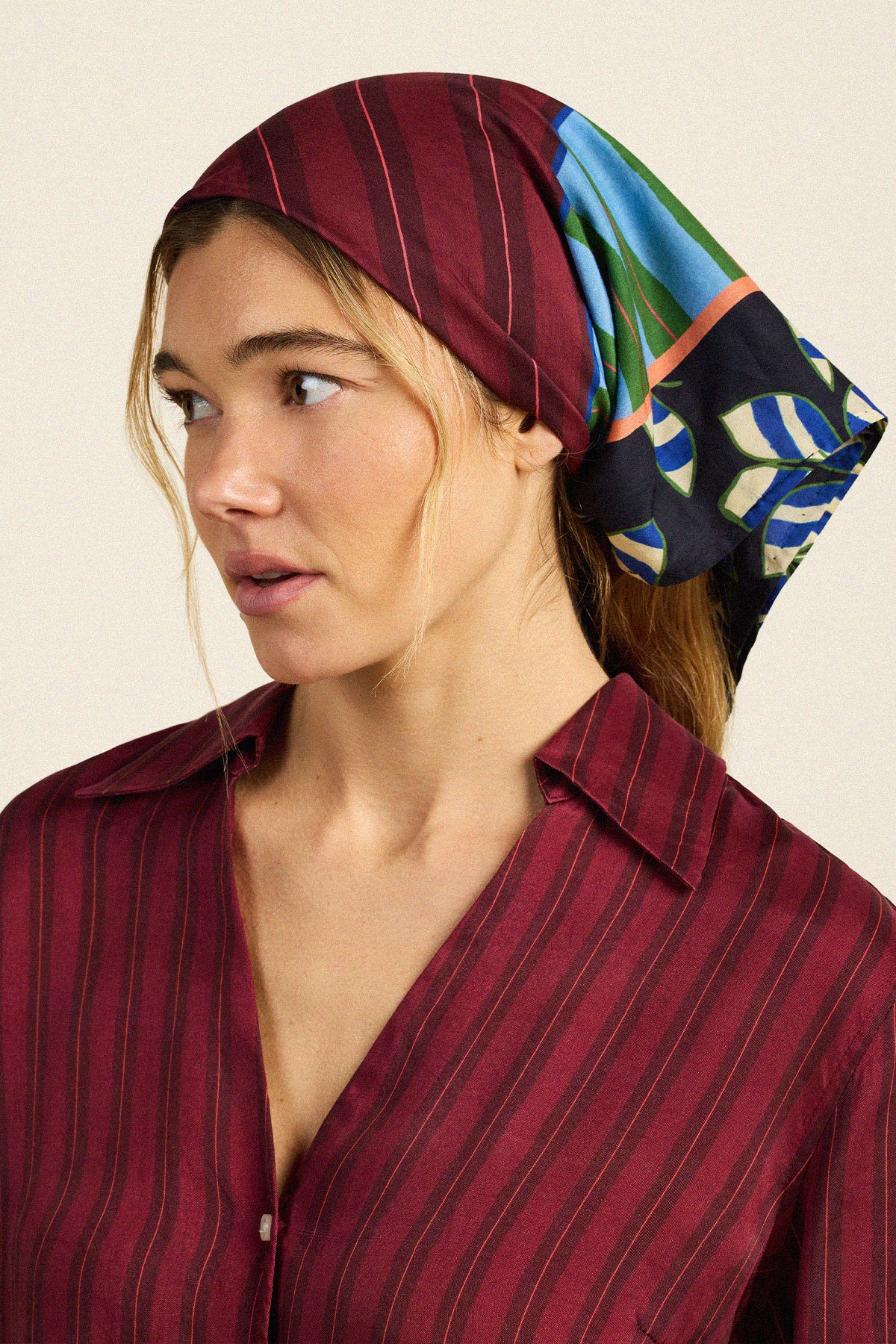 Trovata Charlotte scarf in Mod Botanica, cotton-silk blend — view 3